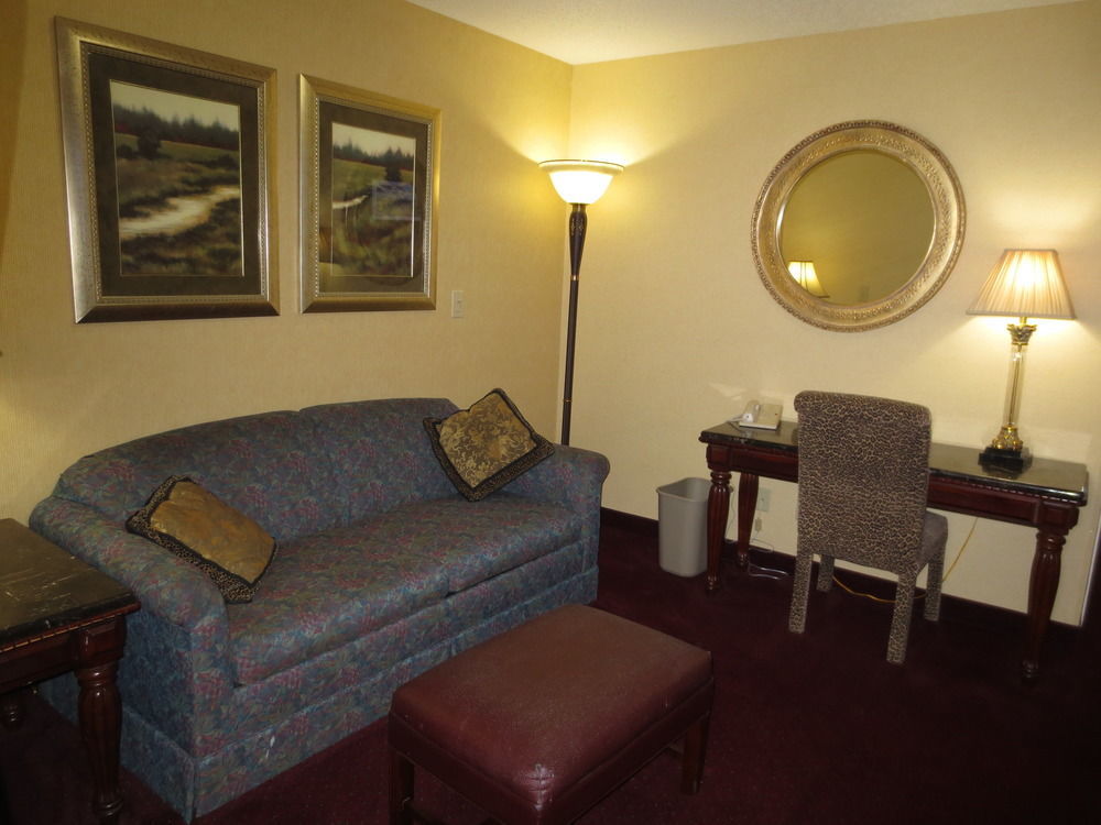 Ballston Spa Roosevelt Inn & Suites Saratoga Springs מראה חיצוני תמונה