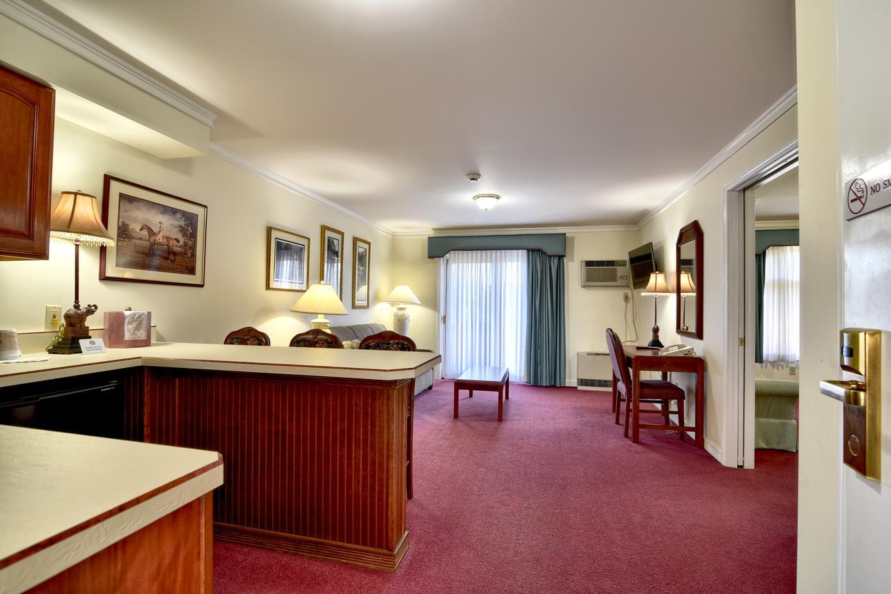 Ballston Spa Roosevelt Inn & Suites Saratoga Springs מראה חיצוני תמונה